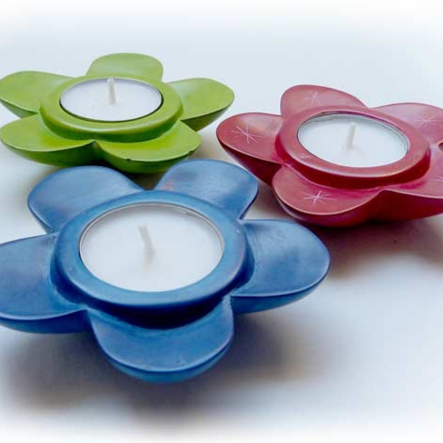 Waxinelichthouder bloem diverse kleuren - 5500357214 -  Fairtrade bij MajesticAlly